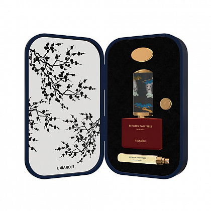 Floraiku Between Two Trees фото 2